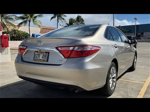 Used 2017 Toyota Camry LE FWD image 5
