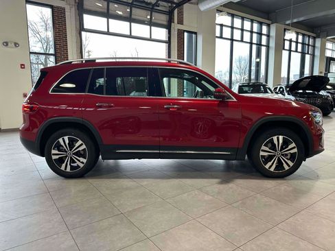 Used 2025 Mercedes-Benz GLB 250 4MATIC image 5