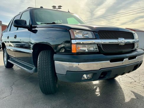 Used 2005 Chevrolet Avalanche Z66 w/ Sun And Sound Package image 2