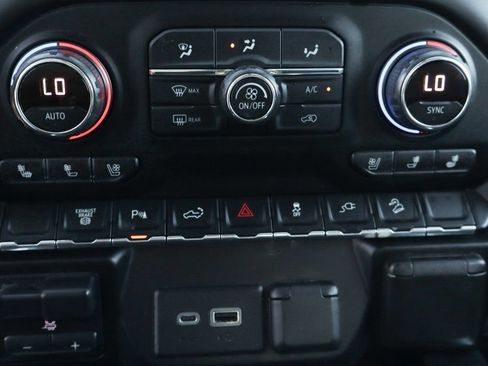 Used 2020 Chevrolet Silverado 3500 LTZ w/ LTZ Plus Package image 34