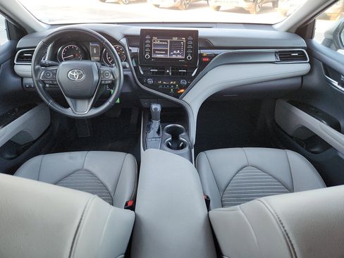 Used 2023 Toyota Camry SE image 11