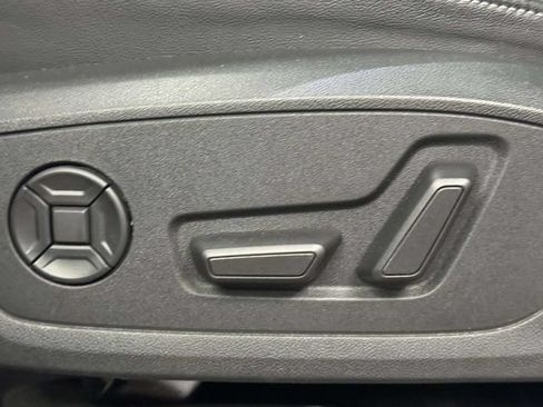 Used 2024 Audi Q4 e-tron Prestige AWD/4WD image 28
