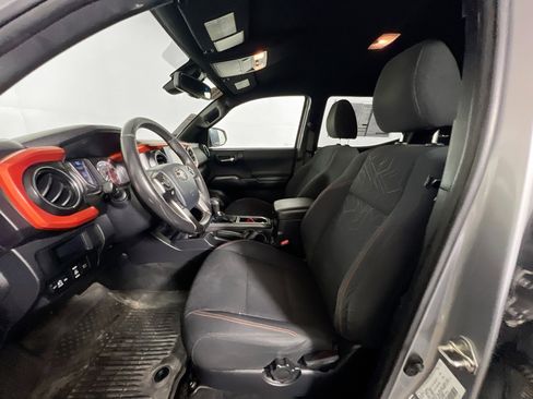 Used 2018 Toyota Tacoma TRD Sport w/ Technology Package AWD/4WD image 14