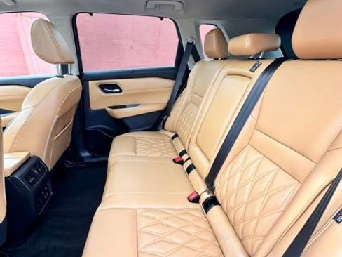 Certified 2022 Nissan Rogue Platinum w/ Head-Up Display Package image 27