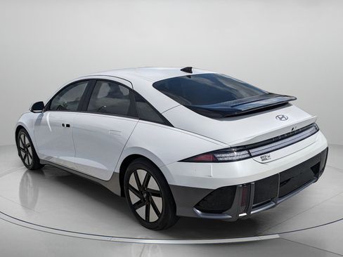 Used 2023 Hyundai Ioniq 6 SE RWD image 6