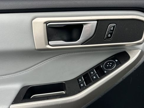 Used 2023 Ford Explorer XLT w/ Equipment Group 202A image 11