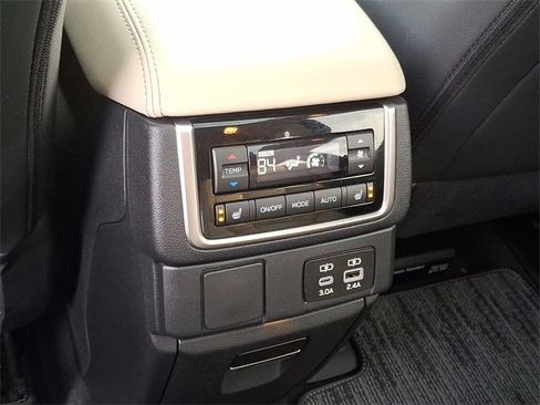 Certified 2024 Subaru Ascent Limited w/ Technology Package image 11
