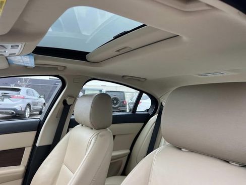 Used 2013 Jaguar XF image 18