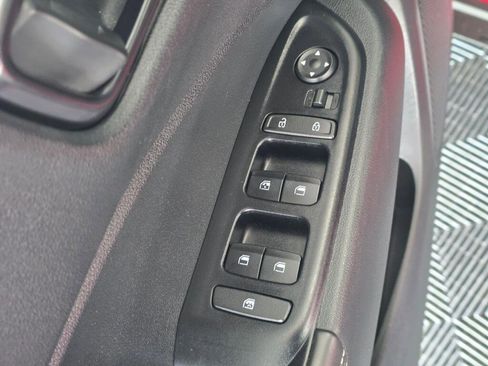 Used 2022 Hyundai Venue Limited FWD image 19