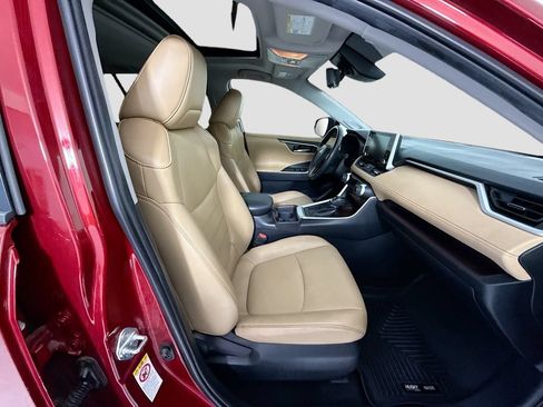 Used 2019 Toyota RAV4 Limited w/ Cold Weather Package FWD image 20
