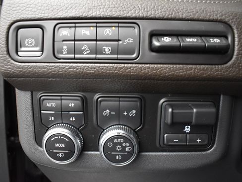 Used 2022 GMC Yukon XL Denali w/ Max Trailering Package image 13