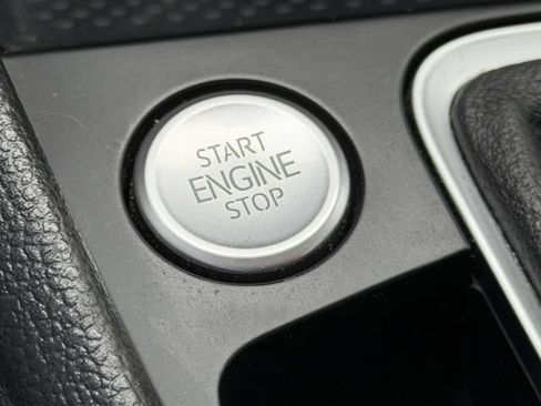 Certified 2023 Volkswagen Jetta SE FWD image 31