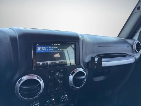 Used 2016 Jeep Wrangler Unlimited Rubicon AWD/4WD image 23
