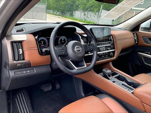 Certified 2025 Nissan Pathfinder Platinum w/ Cargo Package FWD image 18