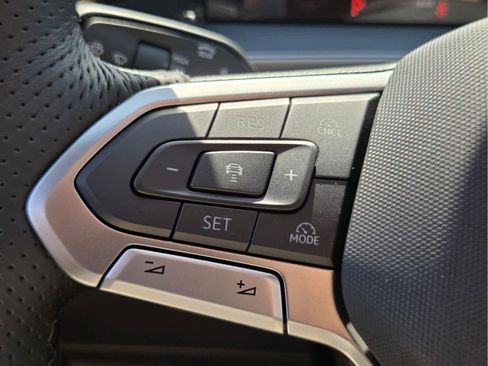 New 2026 Volkswagen Tiguan SE R-Line FWD image 31