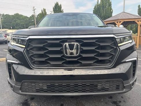 Used 2023 Honda Pilot LX image 2