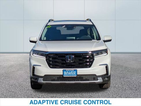 New 2025 Honda Pilot Touring image 3
