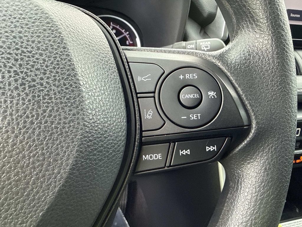 Used 2024 Toyota RAV4 XLE FWD image 34