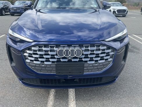 Used 2025 Audi Q5 Premium w/ Convenience Package image 2