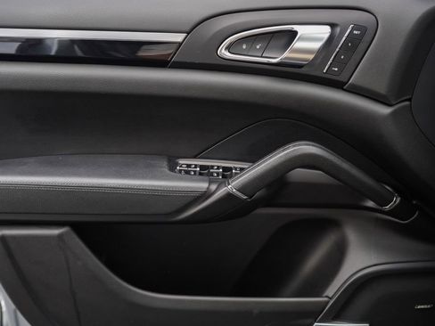 Used 2017 Porsche Cayenne Platinum Edition image 36