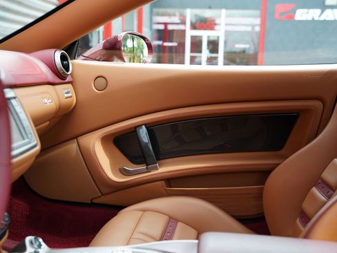 Used 2010 Ferrari California RWD image 32