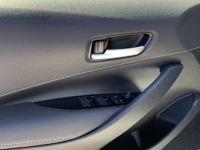 Used 2025 Toyota Corolla SE w/ SE Package FWD image 17
