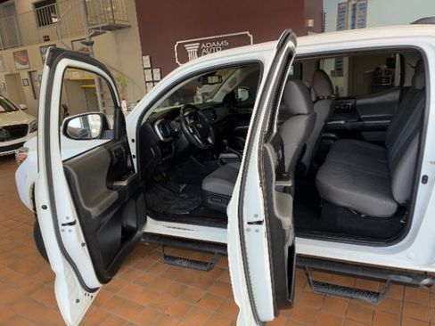 Used 2022 Toyota Tacoma TRD Off-Road image 26