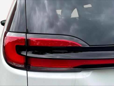 New 2026 Chrysler Pacifica Select FWD image 14