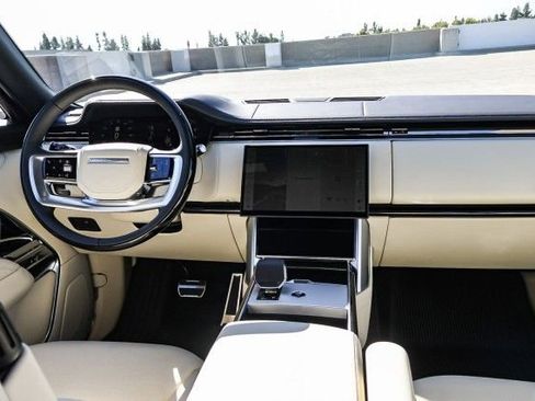 New 2025 Land Rover Range Rover SE image 14