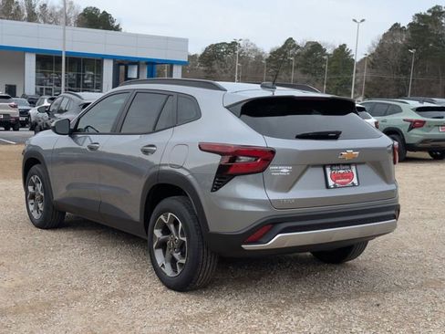 New 2026 Chevrolet Trax LT image 4