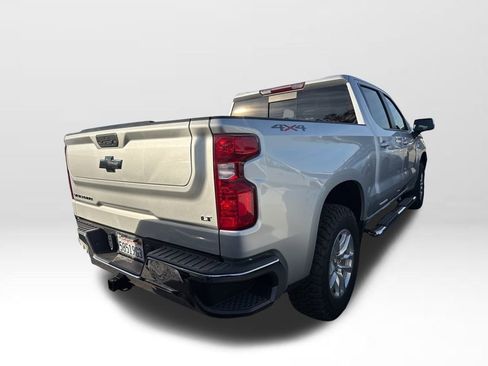 Used 2021 Chevrolet Silverado 1500 LT w/ Convenience Package II image 3