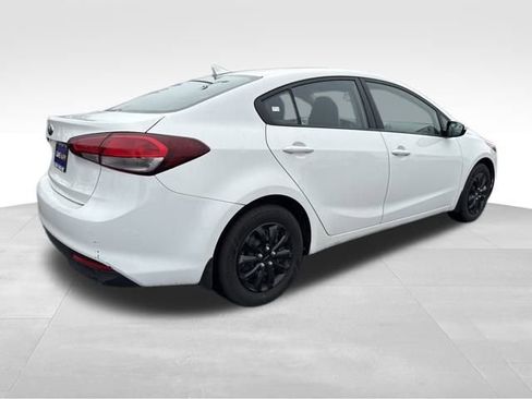 Used 2017 Kia Forte LX image 7