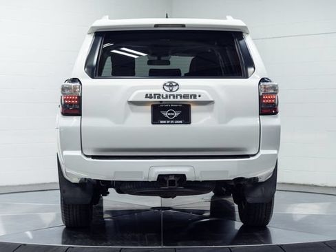 Used 2018 Toyota 4Runner SR5 AWD/4WD image 7