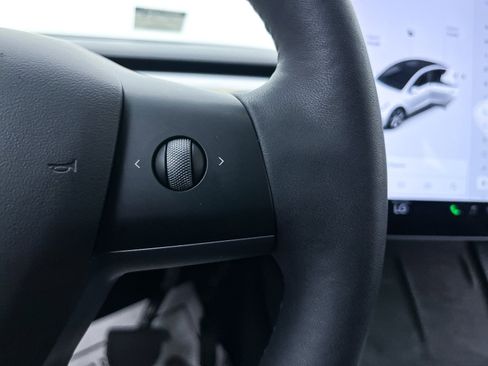 Used 2021 Tesla Model Y Long Range image 27