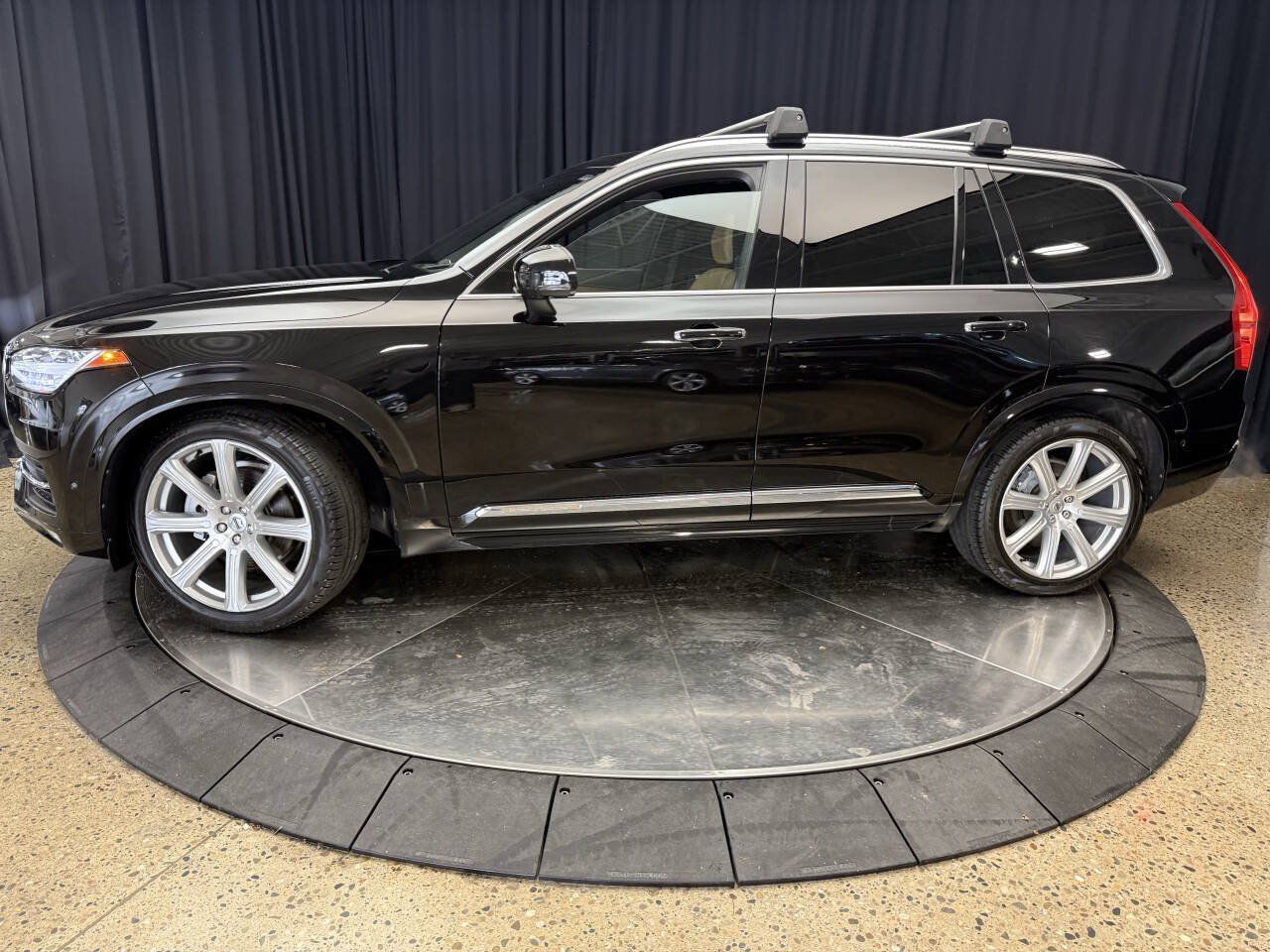 Used 2016 Volvo XC90 T6 AWD/4WD image 4