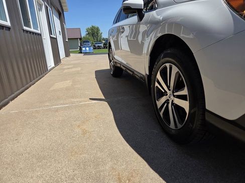 Used 2019 Subaru Outback 3.6R Limited AWD/4WD image 13