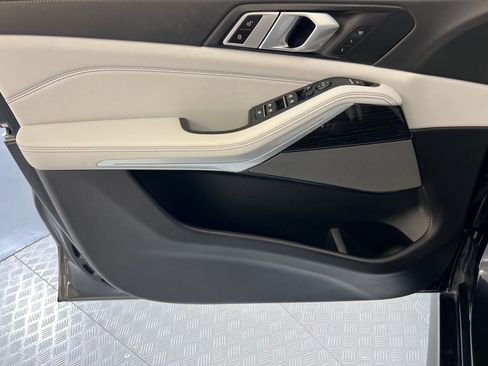 Used 2024 BMW X5 xDrive40i w/ M Sport Package image 12