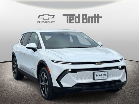 Used 2025 Chevrolet Equinox EV LT image 3