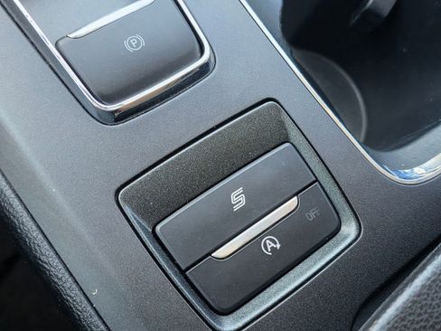 Used 2020 Ford Fusion SE FWD image 30