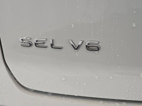 Used 2020 Volkswagen Atlas Cross Sport SEL image 32