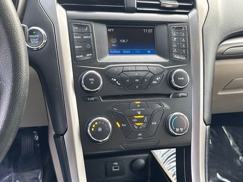 Used 2017 Ford Fusion SE image 13