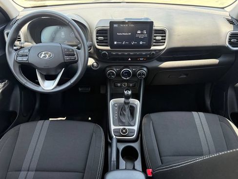 Used 2025 Hyundai Venue SEL FWD image 23