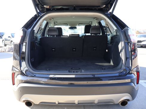 Used 2024 Ford Edge Titanium image 19