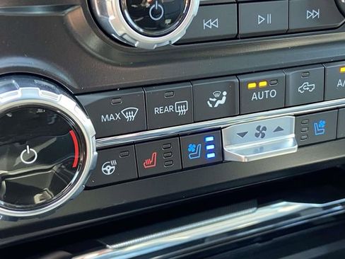 New 2026 Ford F250 Lariat w/ Black Appearance Package AWD/4WD image 17