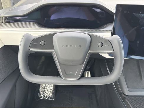 Used 2023 Tesla Model X Plaid image 13