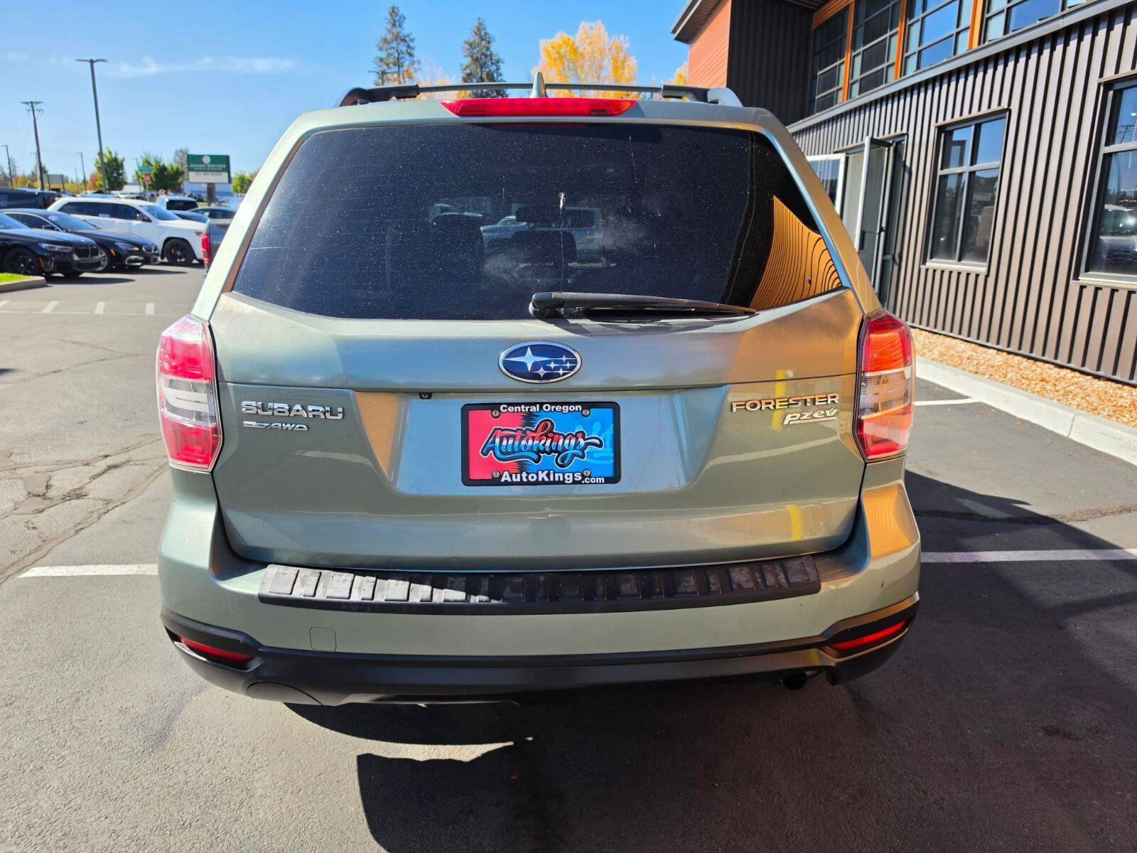 Used 2016 Subaru Forester 2.5i Premium w/ Popular Package #2 AWD/4WD image 4