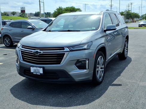 Used 2023 Chevrolet Traverse High Country w/ LPO, Cargo Package FWD image 2