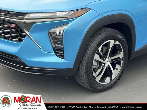 Certified 2025 Chevrolet Trax RS w/ Driver Confidence Package FWD image 9