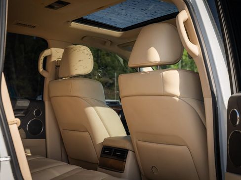 Used 2020 Lexus LX 570 4WD w/ Luxury Package image 19
