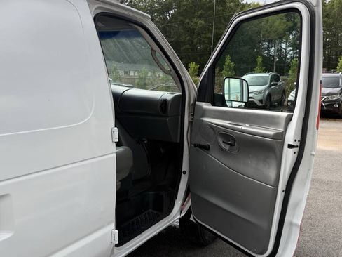 Used 2003 Ford E-250 and Econoline 250 RWD image 12
